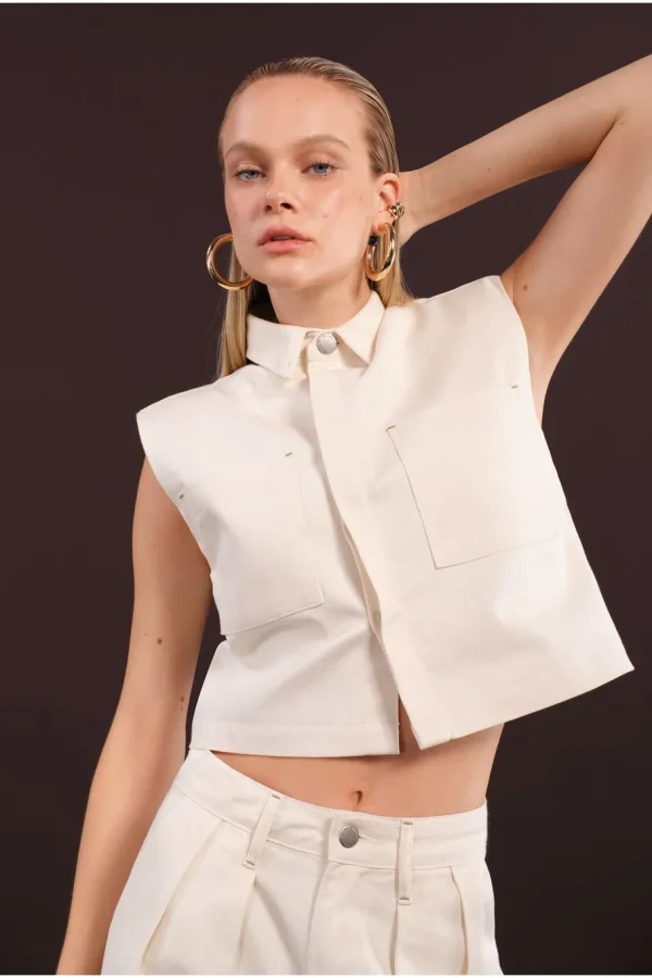 Cropped Cora